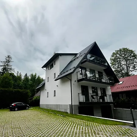 W Centrum Gorski Krysztal アパート ザコパネ
